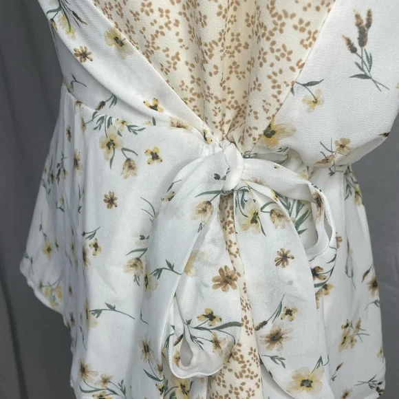 Floral Cross Front Peplum Blouse With Adjustable Straps - Picture 3 of 6